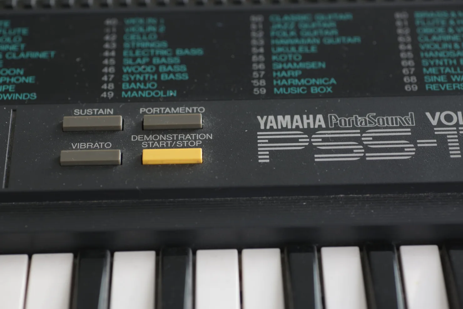 Yamaha PortaSound PSS-470 — sustain, vibrato, portamento buttons and the logo that started it all